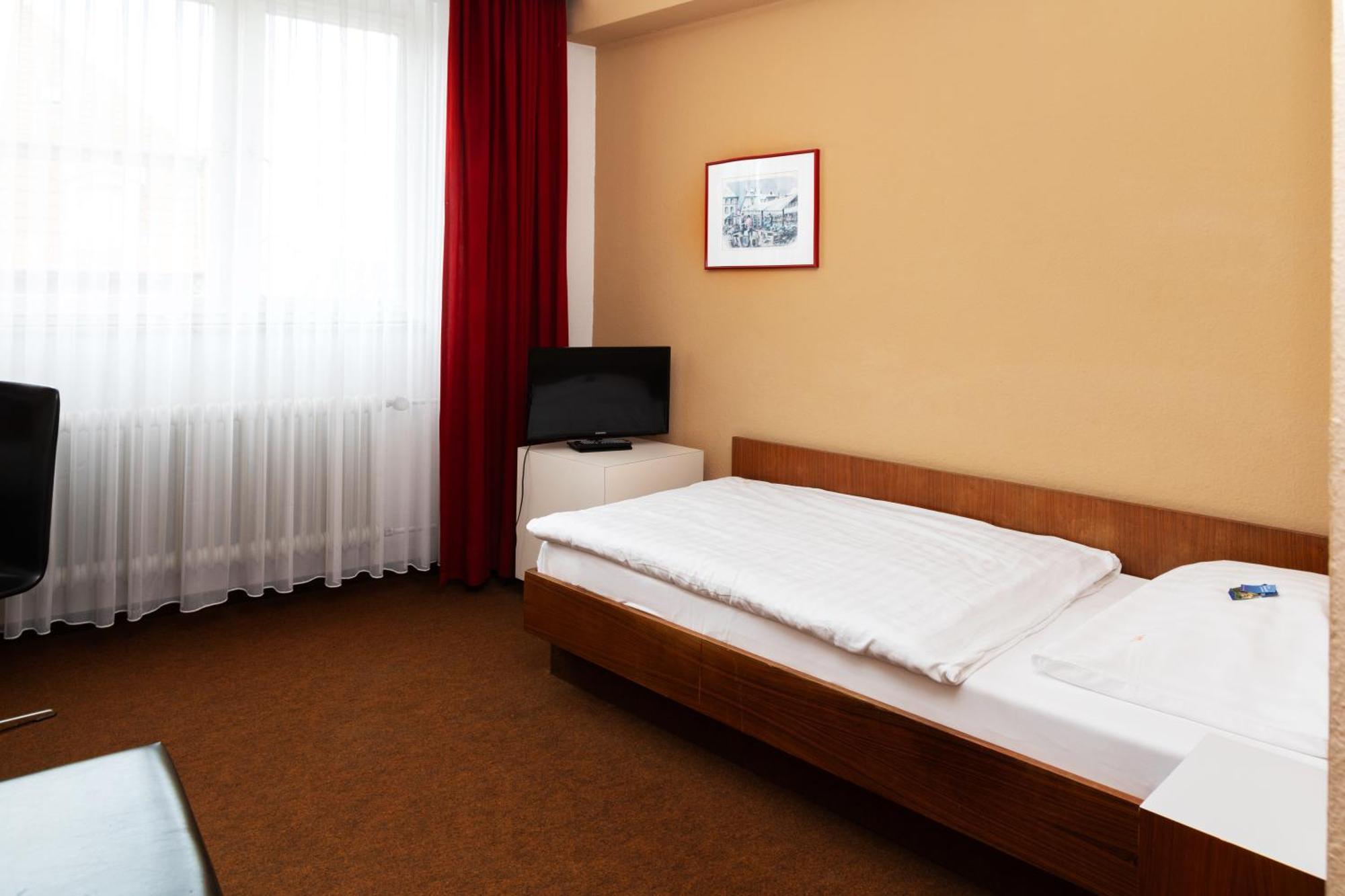 Hotel Meran Hallenbad & Sauna Saarbrücken Exteriér fotografie